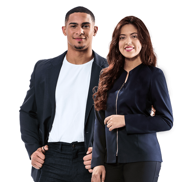 Profissionais usando uniformes corporativos